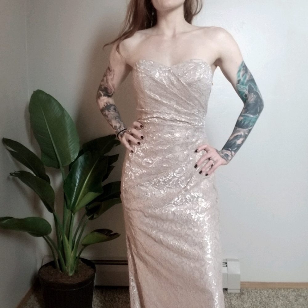 CopyLong Strapless Lace Dress with Sweetheart Neck